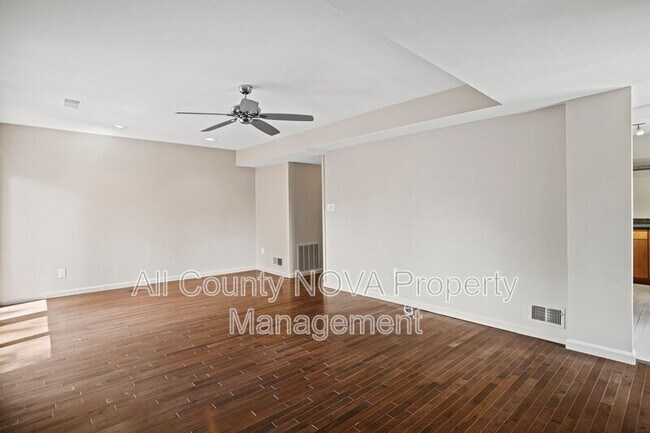Building Photo - 6428 Earlham Dr