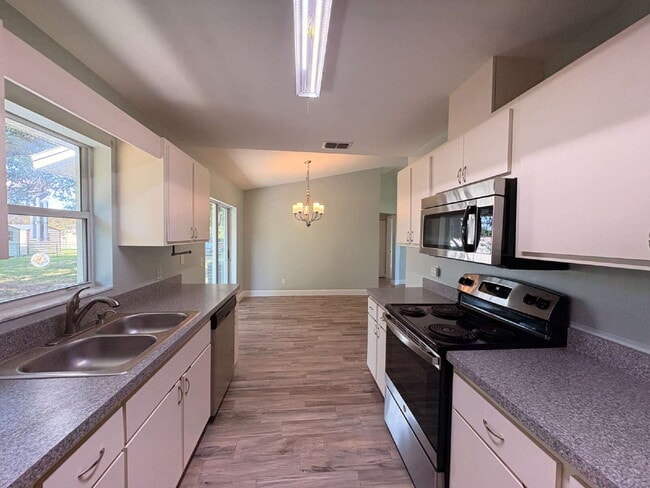 Building Photo - Charming Rental Home in Northwest Ocala – Comfort, Convenience & Value!