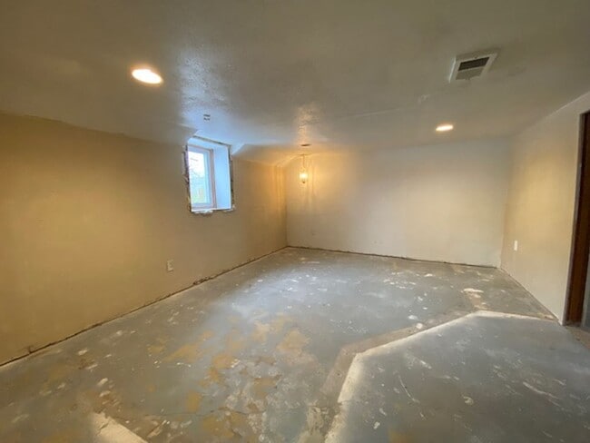 Building Photo - 714 4th St