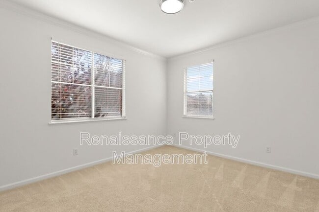 Building Photo - 4182 Glenwood Terrace