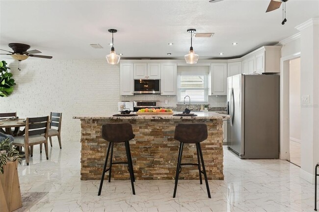 Building Photo - 622 Beverly Ave