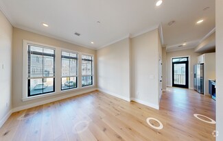Building Photo - 163 Everett St