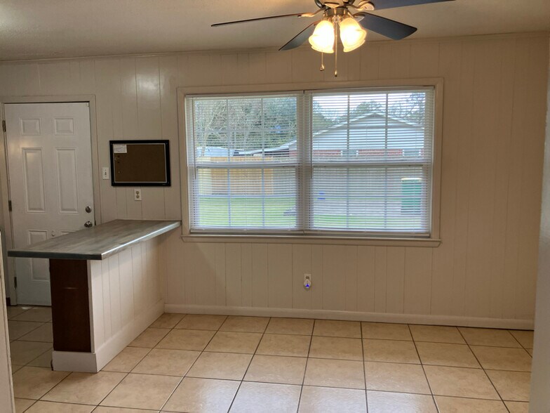 Building Photo - 16313 Lamont Rd