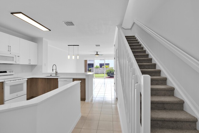 Building Photo - 9700 Porta Leona Ln