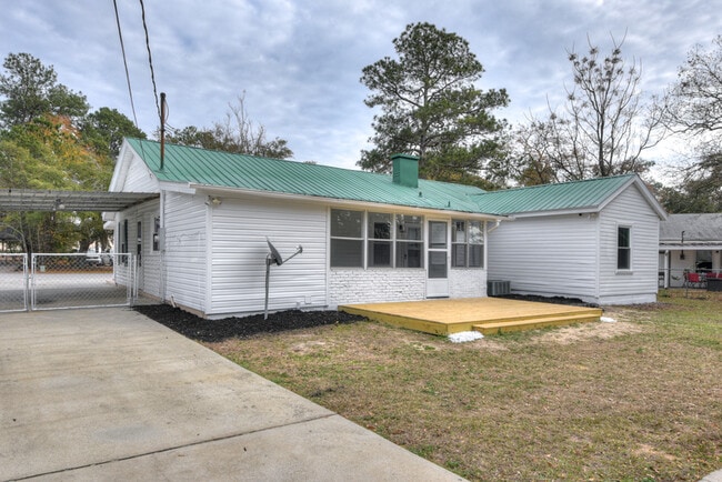 Building Photo - 103 Smallridge St