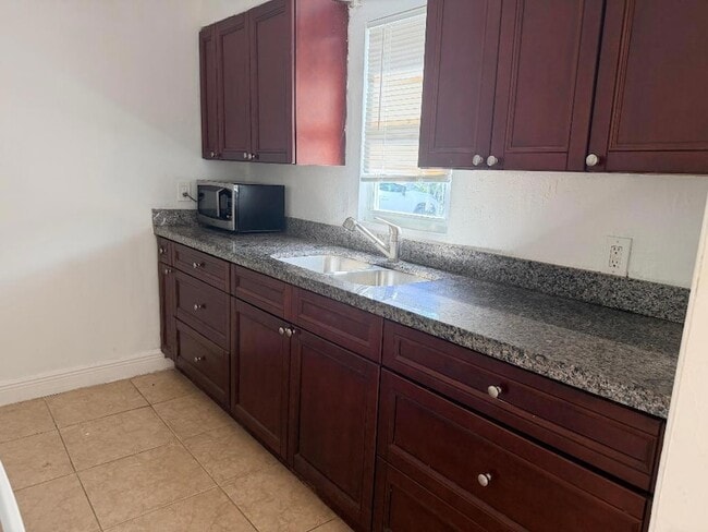 Building Photo - 310 Walton Blvd