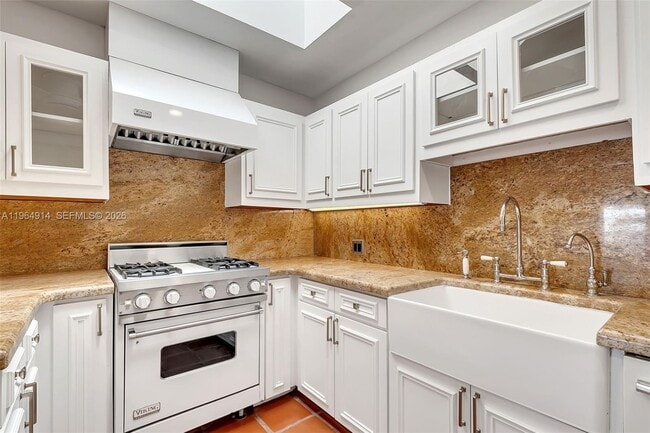 Building Photo - 325 Bontona Ave