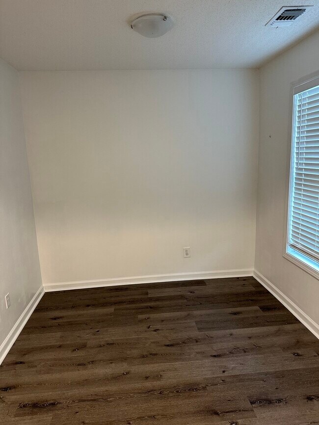 Building Photo - 105 Crestfield Cir