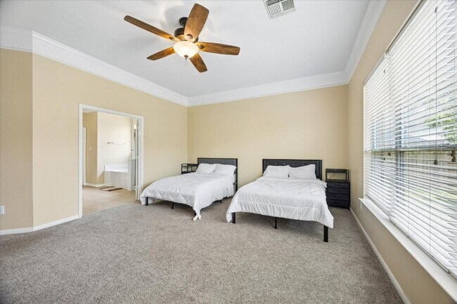 Building Photo - 1618 Autumn Springs Dr