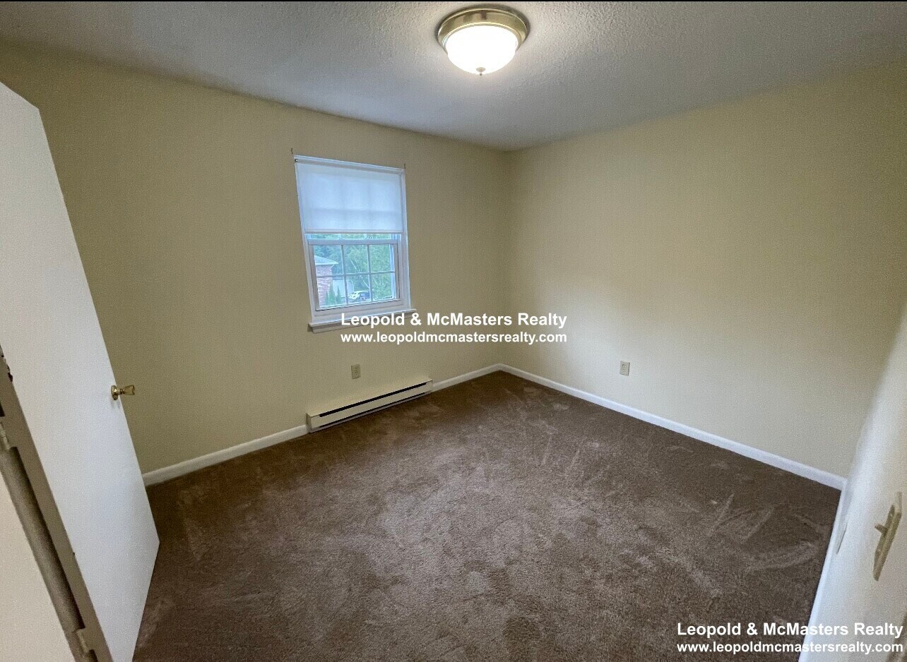 Building Photo - 39 Dinan Dr