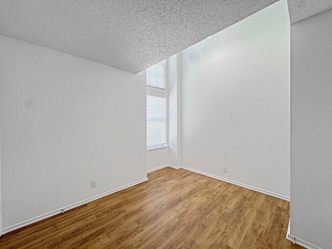 Building Photo - 10203 Sunset Field Dr