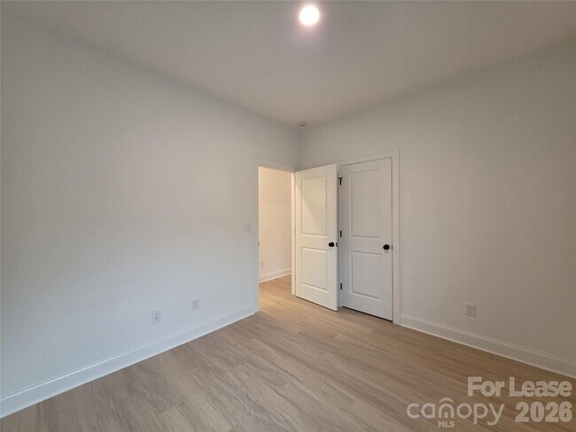 Building Photo - 418 S Shaver St