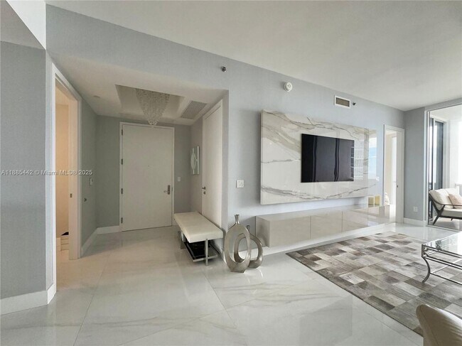 Building Photo - 15901 Collins Ave