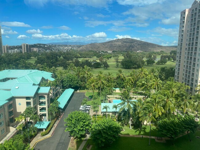 Primary Photo - 3009 Ala Makahala Pl