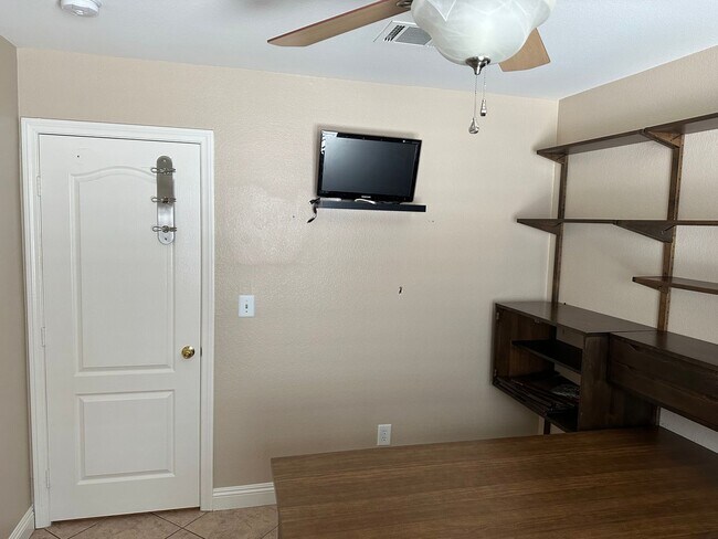 Building Photo - Henderson!!  Solar Panels!! Tankless Hot w...