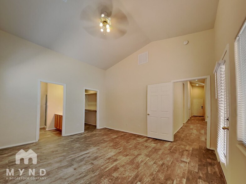 Building Photo - 2632 E Hidalgo Ave