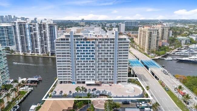 Building Photo - 2800 E Sunrise Blvd