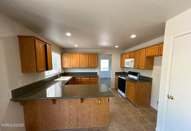 Building Photo - 5153 Lorenzo Ln