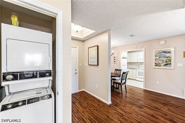 Building Photo - 900 Arbor Lake Dr