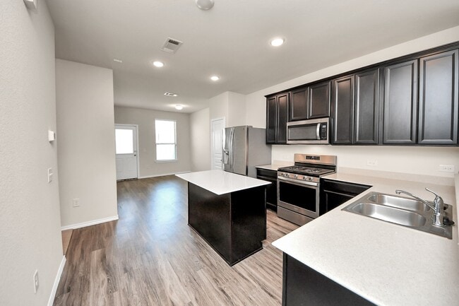 Building Photo - 14626 Sierra Garden Dr