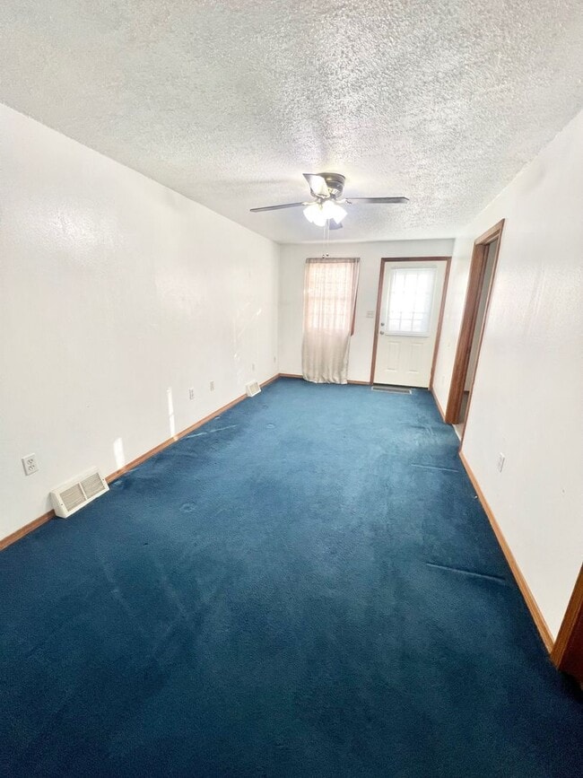Building Photo - 209 E Wynoka St
