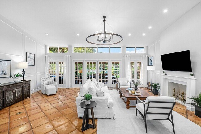 Building Photo - 18 Bristol Ln