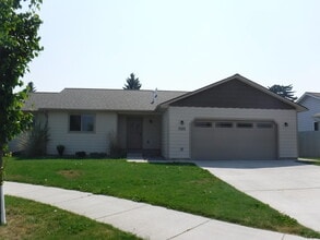 Building Photo - Half month free with a six month lease