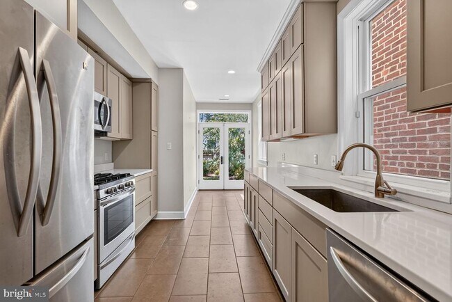 Building Photo - 1537 5th St NW