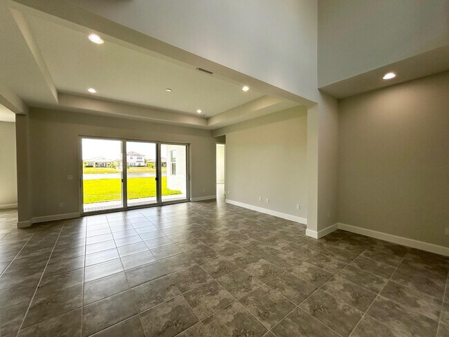 Building Photo - 15192 Wildwood Cir