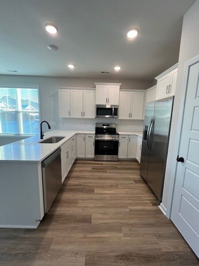 Building Photo - Brand New 3 bedroom 2.5 bath townhome in Leland area