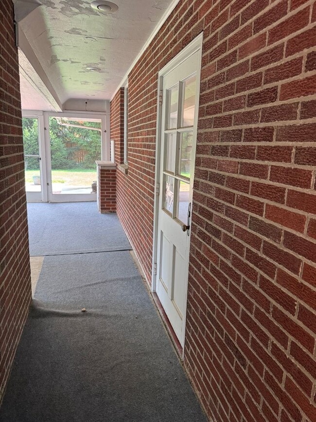 Building Photo - Brick Cape Cod in Upper Arlington School D...