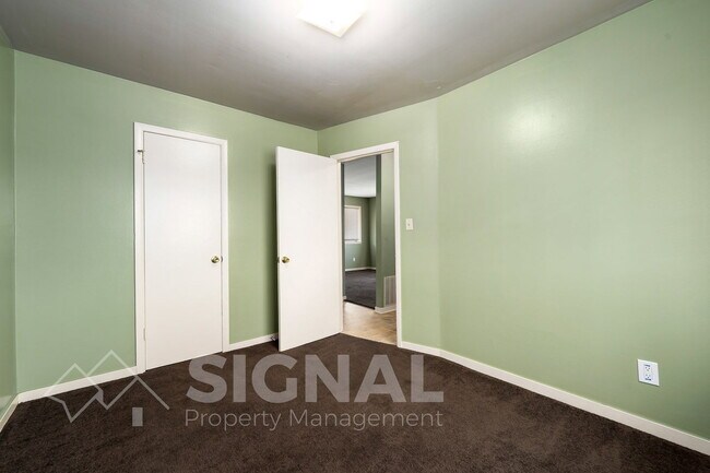 Building Photo - 1174 16th Ave Thomas