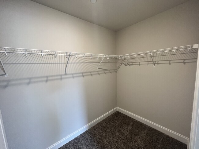 Building Photo - 204 Douglas Bend Rd