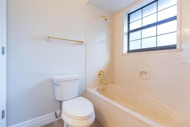 Building Photo - 6545 Brentwood Dr.