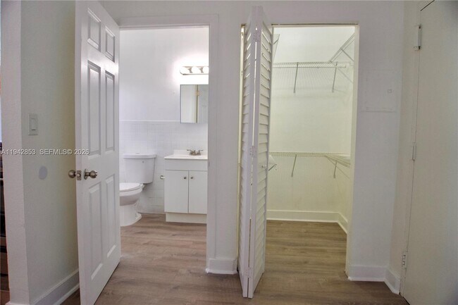 Building Photo - 501 SW 6th Ct