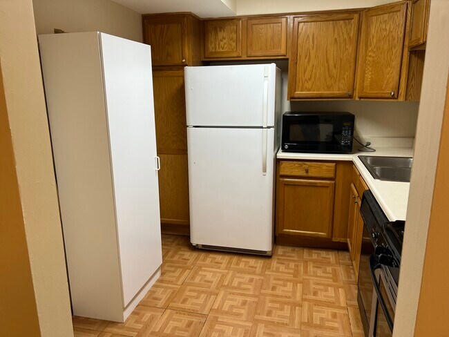 Building Photo - 1461 E Winslowe Dr