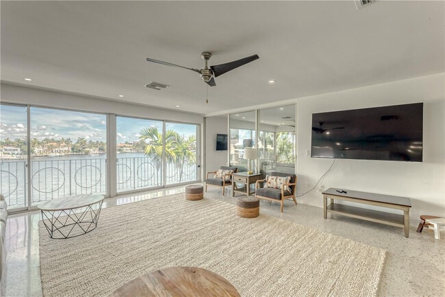 Building Photo - 2717 Yacht Club Blvd
