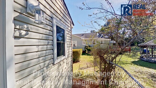 Building Photo - Updated 3 BD/1.5 BA Home in the Heart of Downtown Wilmington