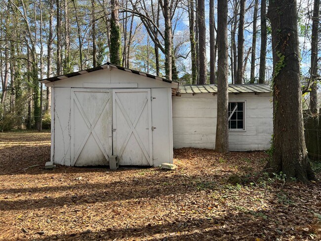 Building Photo - 3 bedroom home located off Neuse Blvd
