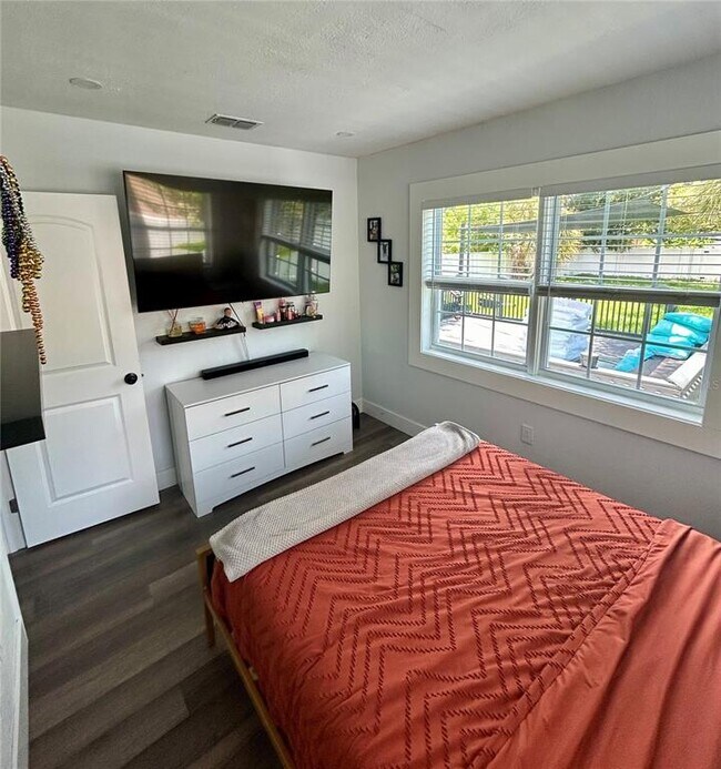 Building Photo - 3550 2nd Ave S