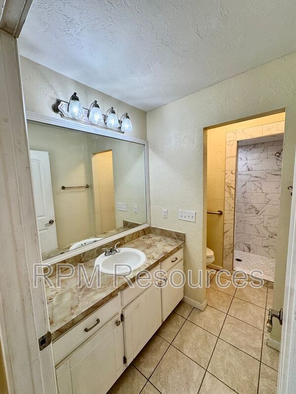 Building Photo - 10449 Dover Dr