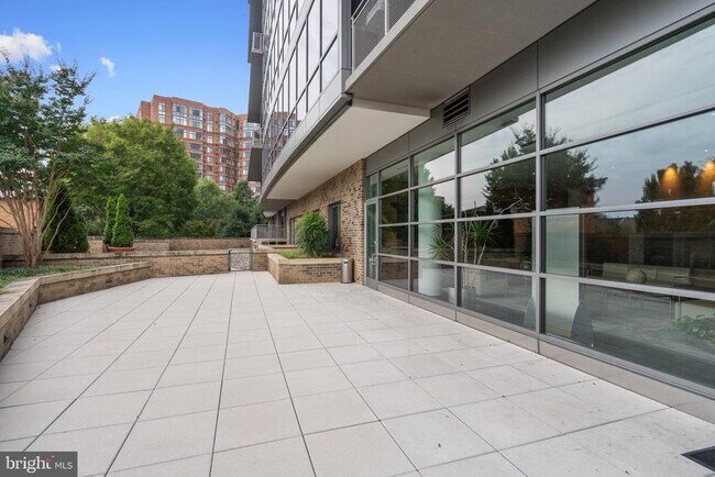 Building Photo - 2001 15th St N