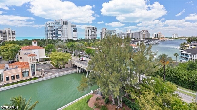 Building Photo - 250 Park Shore Dr