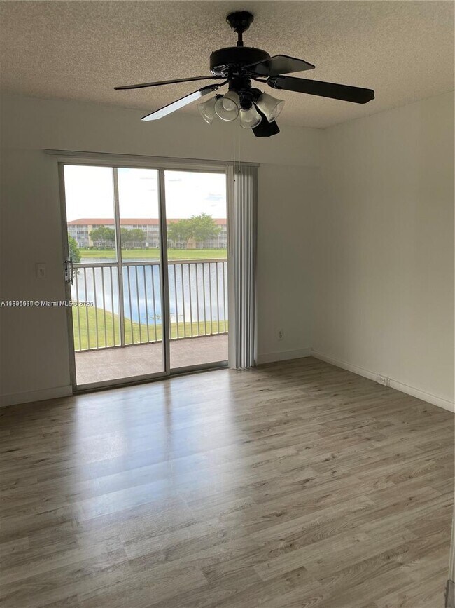 Building Photo - 400 SW 134th Way