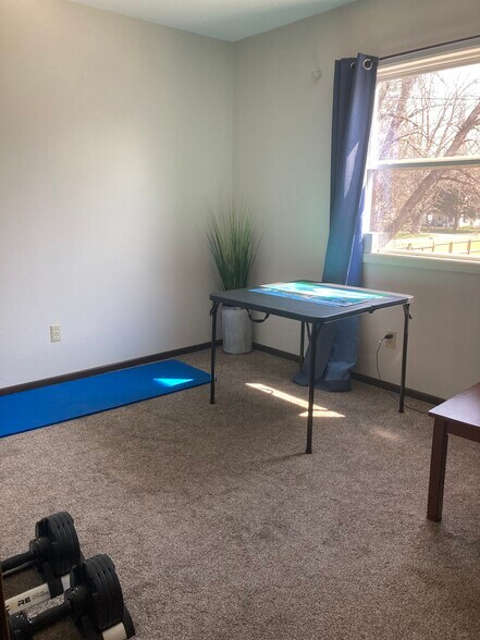 Building Photo - 321 W Bert St