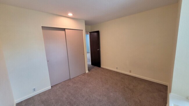 Building Photo - Spacious 5 Bedroom 3 Bath Duplex House w/ 2 car Garage and Gated Driveway in Mililani