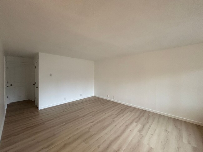 Building Photo - 27th  Ave 4 plex