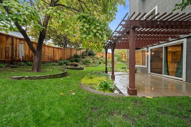Building Photo - Luxury 4-Bedroom Home with Designer Upgrad...
