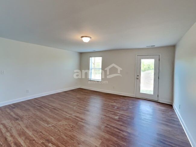 Building Photo - 144 Larragan Dr