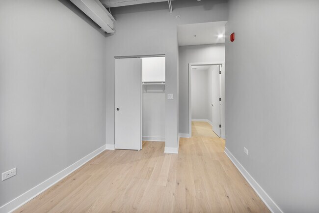 Building Photo - 4637 N Ashland Ave